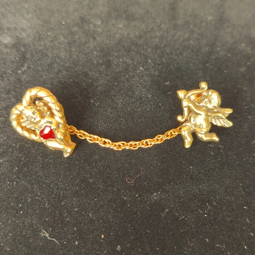 Avon Valentine Lapel pin